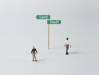 Keyvisual (Teaser) »Blick über den Tellerrand« Februar 2023: Politische Vermessung