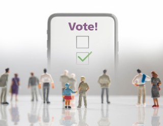 Keyvisual Blick über den Tellerrand Juli 2024: Wahlkampf im Wandel