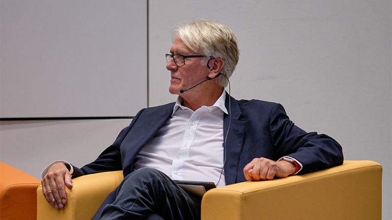 Prof. Dr. Heinz-Otto Peitgen, ehemalige Leiter des Fraunhofer MEVIS und Moderator des Abends. © Sven O. Krumke.